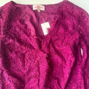 Leyden long sleeve lace bodysuit size small